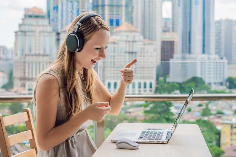 A female TEFL teacher with her thumbs up